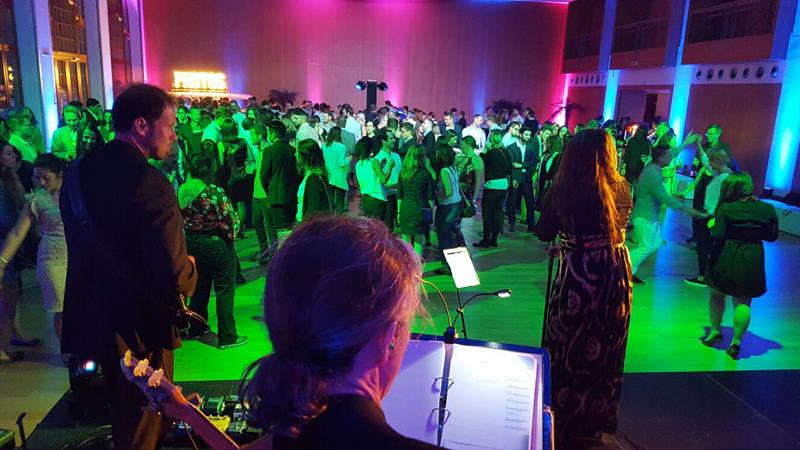 Galaband, Hochzeitsband, Partyband, Soulband Basel Zürich Bern Luzern Freiburg Apéro Event Dinner Soul Blues Galadinner Josephine Pee Geburtstag Julibäum Fest Ball Liveband Partyband Coverband Tanzmusik Josephine Hochzeitssängerin Unterhaltung Geburtstagsfeier