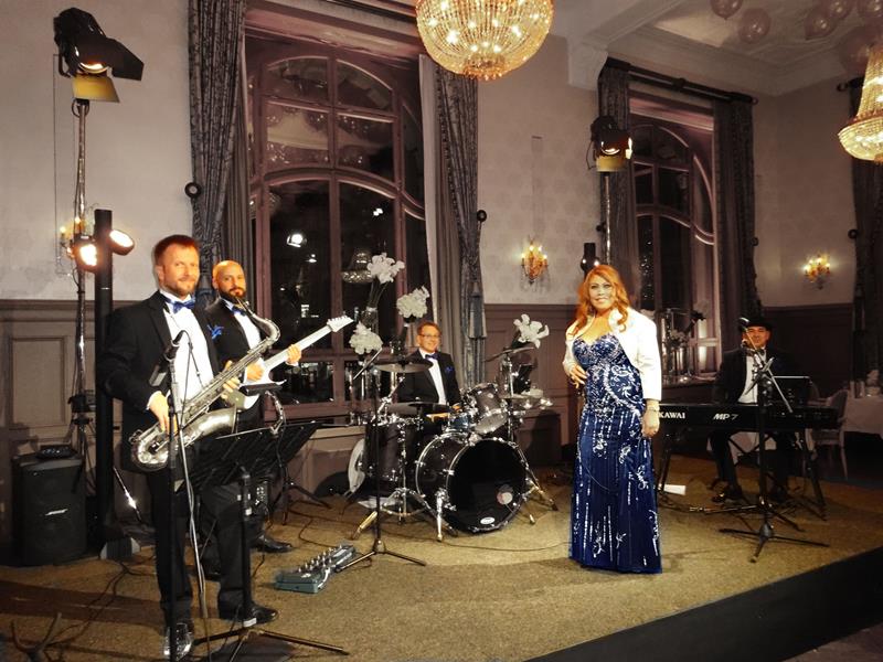 Galaband, Hochzeitsband, Partyband, Soulband Basel Zürich Bern Luzern Freiburg Apéro Event Dinner Soul Blues Galadinner Josephine Pee Geburtstag Julibäum Fest Ball Liveband Partyband Coverband Tanzmusik Josephine Hochzeitssängerin Unterhaltung Geburtstagsfeier